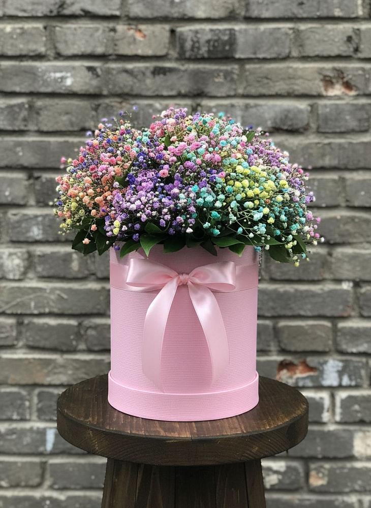 Цветочная композиция из Гипсофила и Розы в шляпной коробке в Широковский