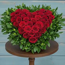 Цветочная композиция из Розы в виде сердца в Широковский