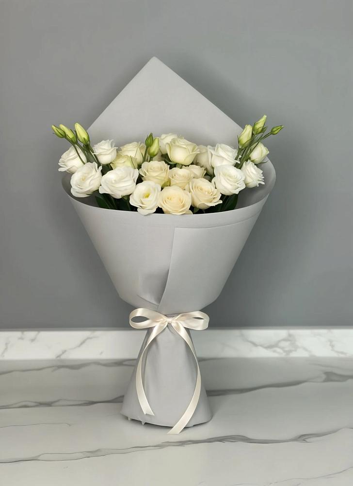 Букет цветов из: Розы и Лизиантусы в Широковский