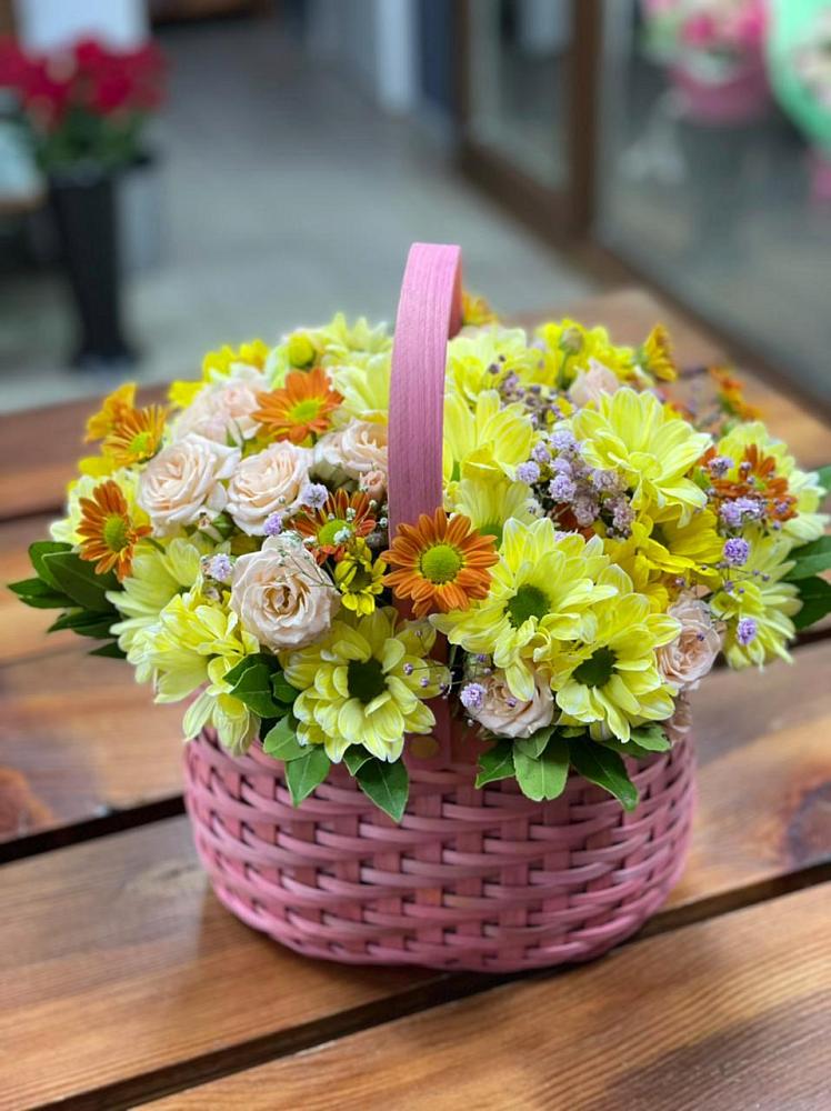 Цветочная композиция из Хризантемы и Розы в корзине в Широковский