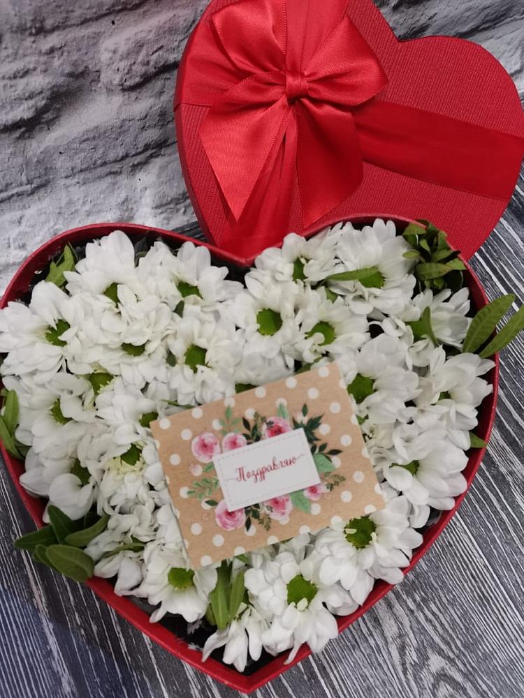 Цветочная композиция из Хризантемы в виде сердца в Широковский